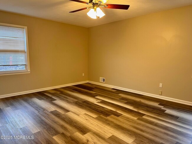 702 Cassville Rd