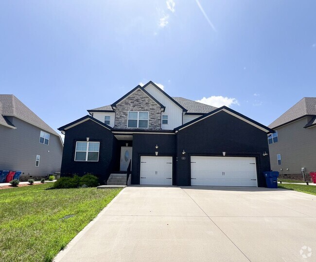Building Photo - 5 Bedroom 2 1/2 Bathroom Home