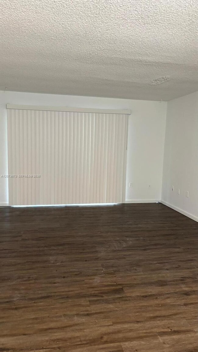 Photo - 411 Executive Center Dr Unidad 203