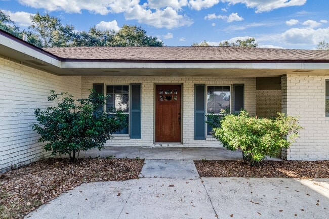 Building Photo - BEAUTIFUL HOME LOCATED ON TOLSON ROAD!