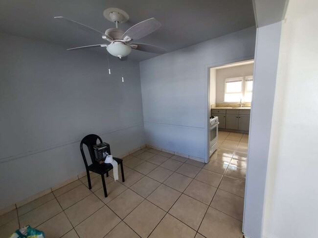 Área de comedor - 8845 Alcott St Unidad 8849.5