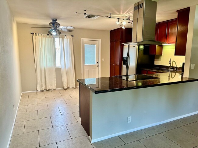 Building Photo - Discover this Charming 2-Bedroom - Tempe -... Rental