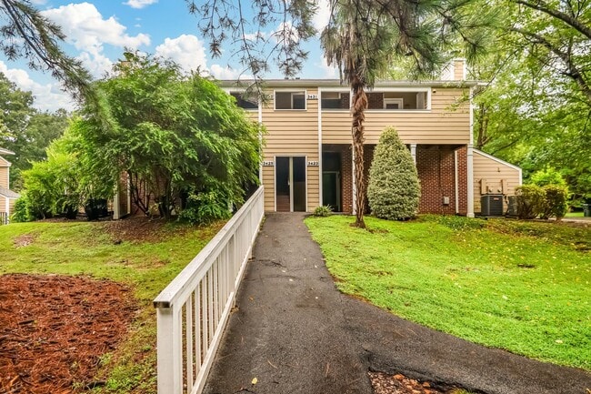 Building Photo - Recently renovated condo near Crabtree!