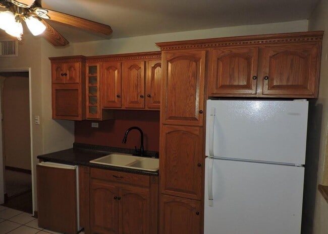 Photo - Spacious 3bed 2bath with Large Backyard!