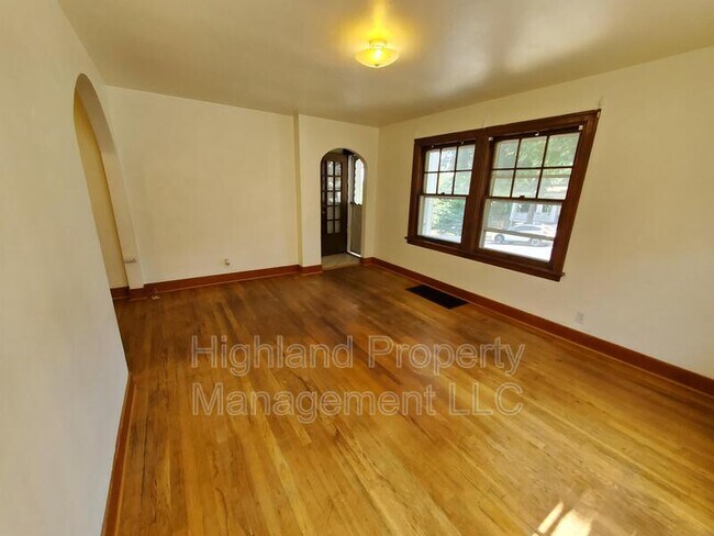 322 W Main St