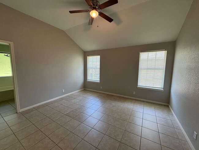Photo - Spacious 3 Bedroom Home