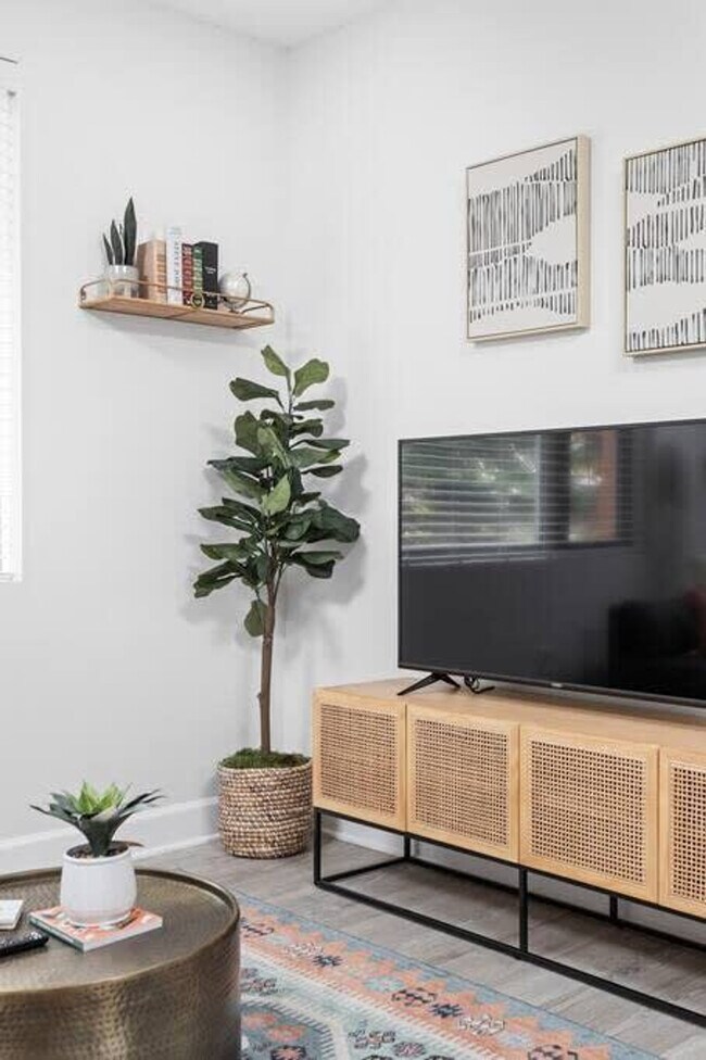 Photo - 5858 N College Ave Unidad ID1376595P