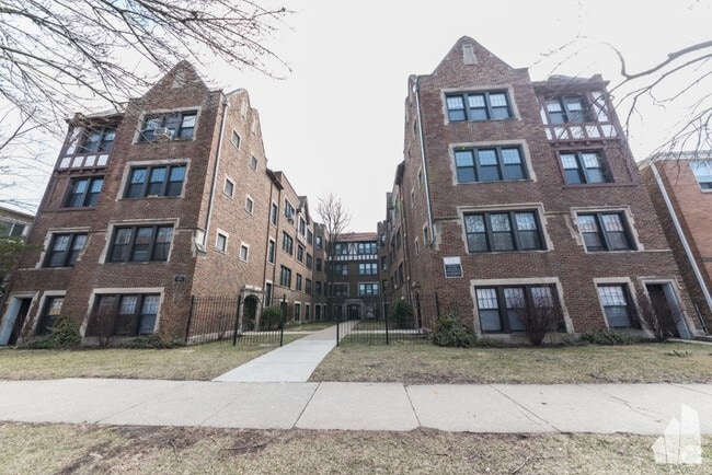 Building Photo - 2619 W Berwyn Ave Rental