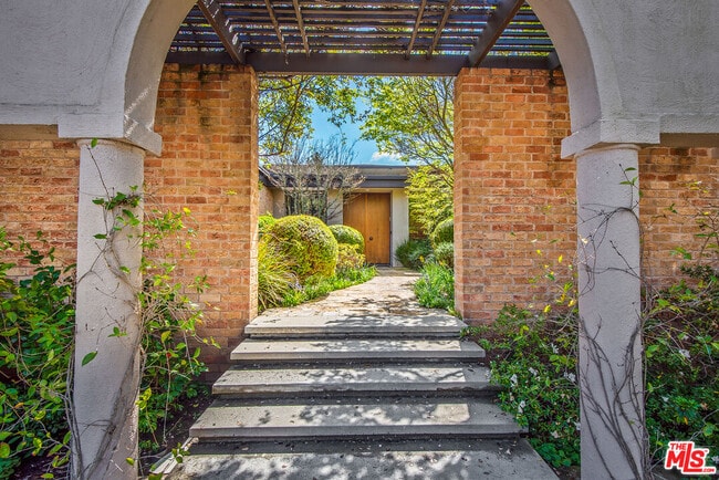 Photo - 1018 Summit Dr