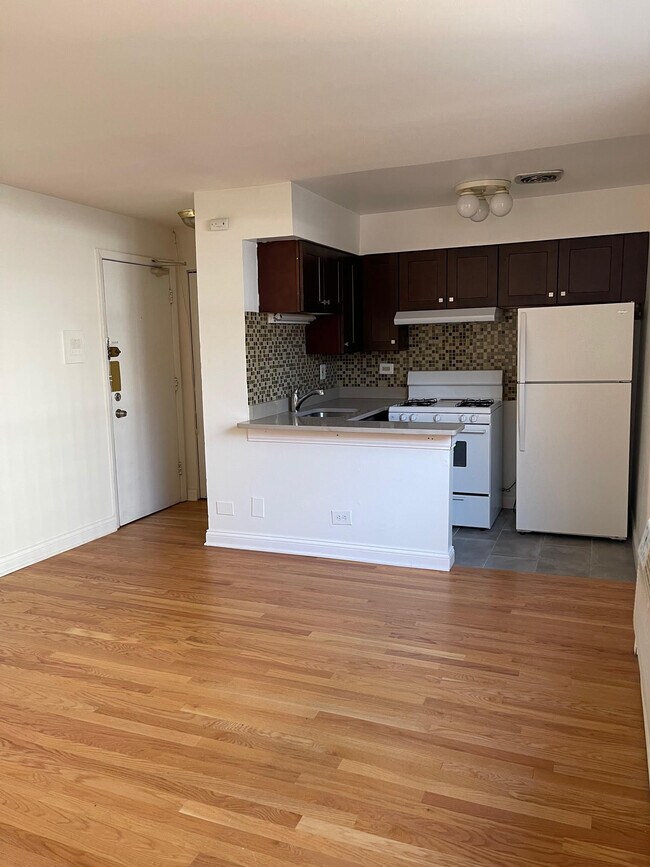 Photo - 3710 N Pine Grove Ave