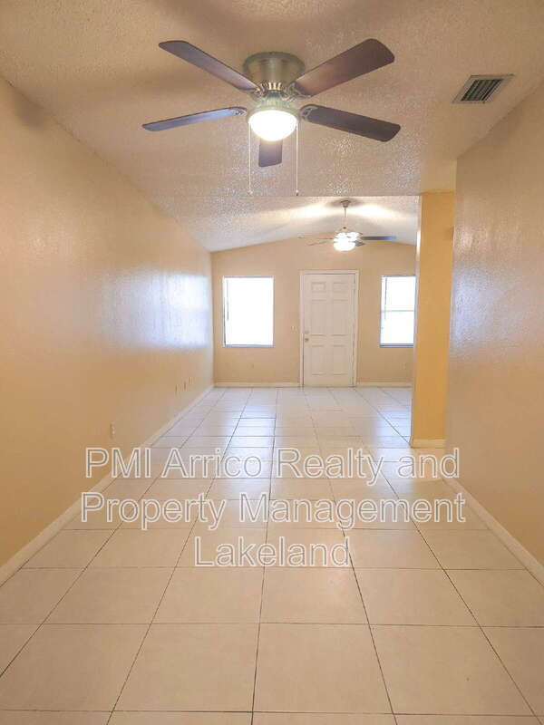 Photo - 968 Sunshine Way SW