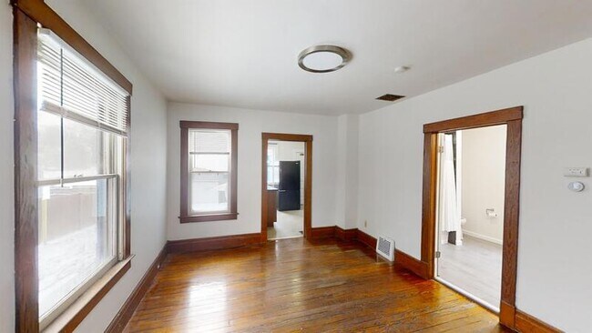 Photo - 605 W Washington St