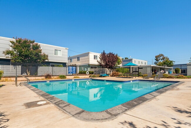 Building Photo - The Pointe at Cupertino