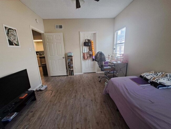 Photo - 706 W 22nd St Unit 203