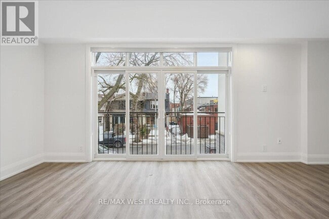 Photo - 115 Monarch Park Ave