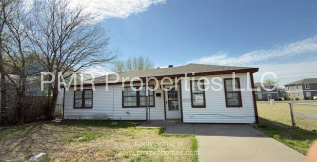 Building Photo - 3 Bedrooms / 1 Bathroom House