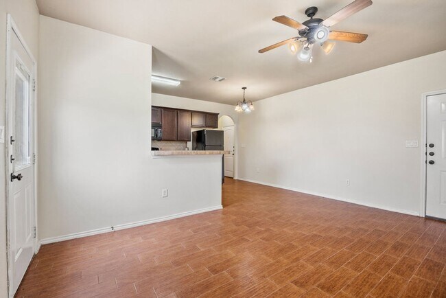 Photo - Available Now! Nice 3 Bedroom, 2.5 Bath Du...