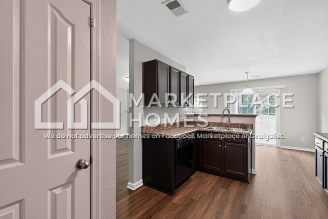 Photo - 401 Feather Site Ct