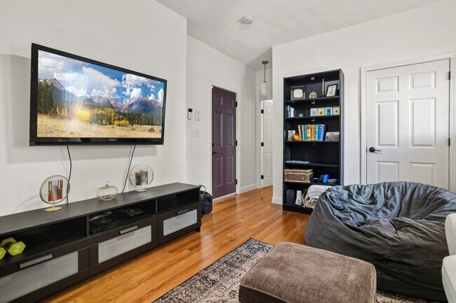 Photo - 171 Brooks St Unit 1