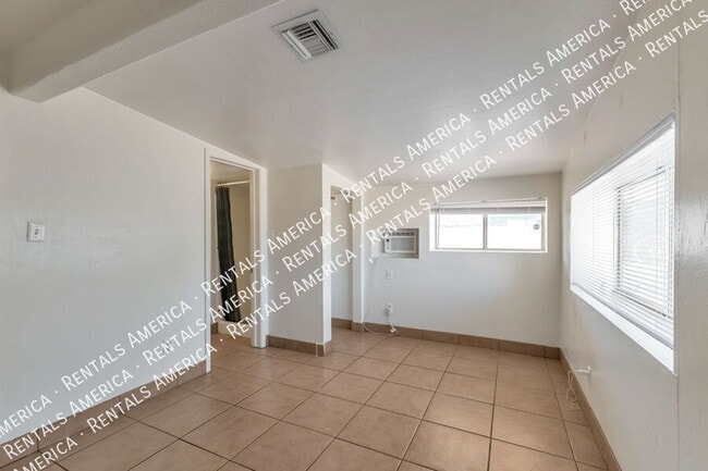 Photo - 5111 E Peach St