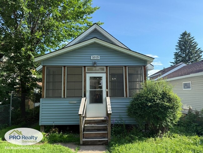 Building Photo - 2 Bedroom House In St. Paul