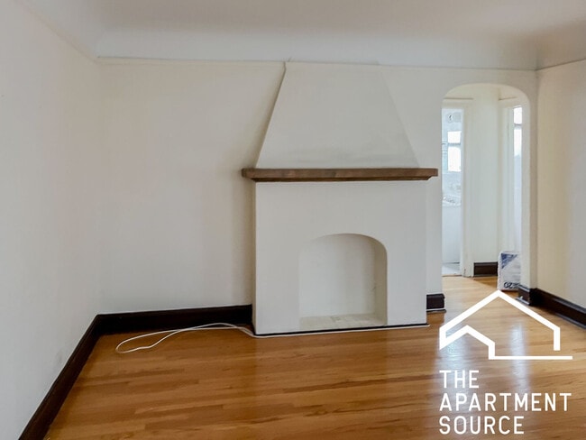 Building Photo - 2617 W Berwyn Ave Unit 1B