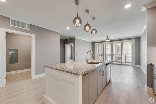 Building Photo - 3517 Windhaven Pkwy Unit 2505 Rental