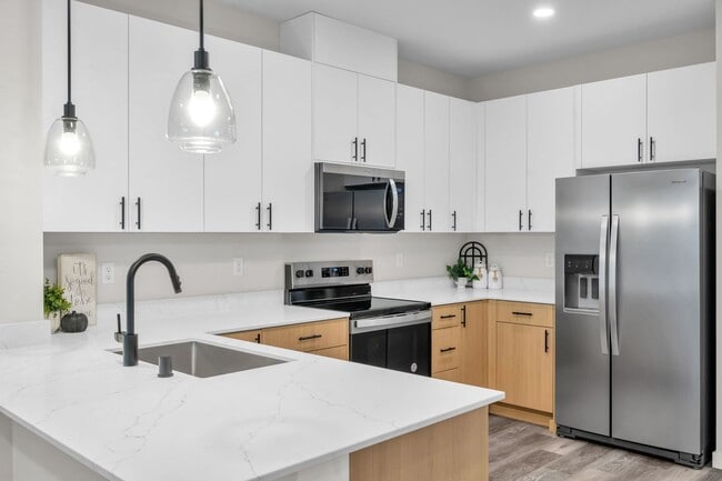 Building Photo - New Construction Luxury Townhome - Bright & Sunny End Unit