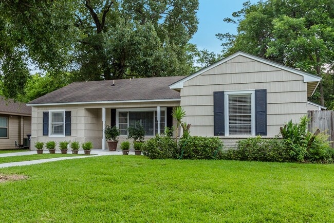 Photo - 1230 Timbergrove Ln House