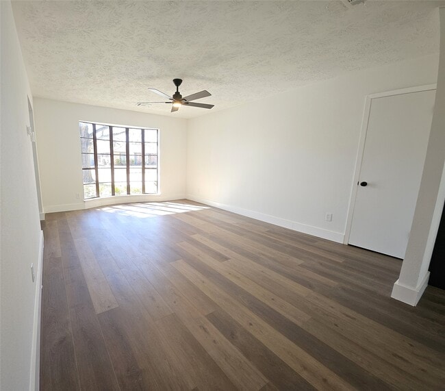 Photo - 815 Merribrook Ln