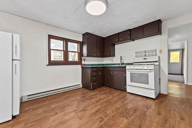 Building Photo - 1014 Wright St Unit Upper Rental