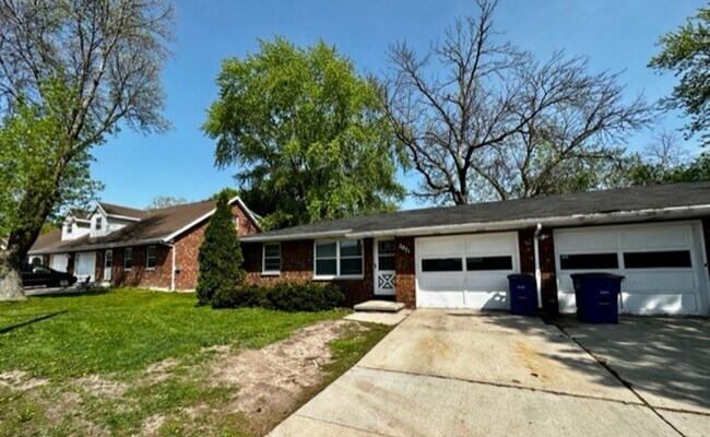 Photo - 2871 S Broadway