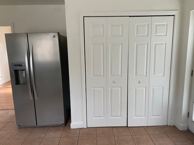 Photo - 707 W 16th St