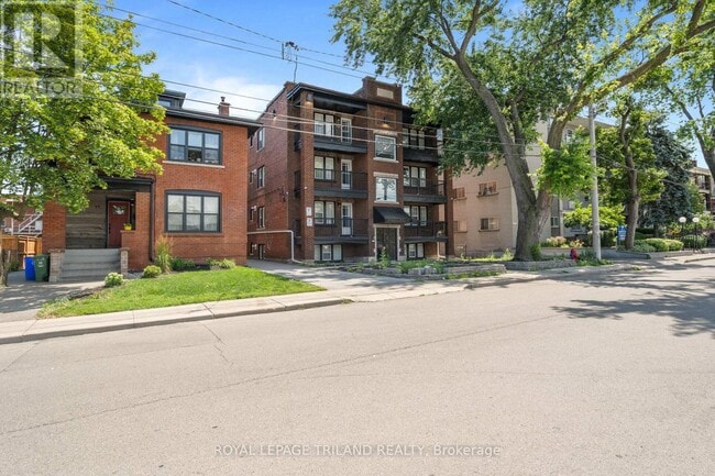 Photo - 15 Balmoral Ave S Unit 4