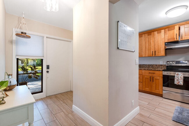 Photo - 4143 Palm Forest Dr N