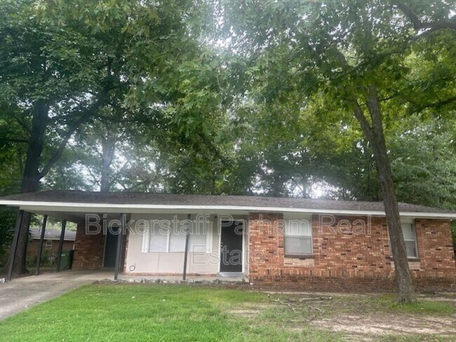 Building Photo - 1928 Wellborn Dr Rental