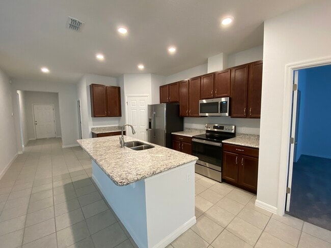 Photo - 29214 Armoyan Blvd