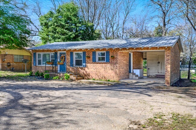 Photo - 506 N Main St Casa