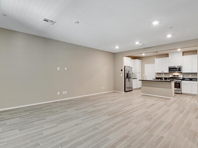 Photo - 21 Alamere Falls Dr