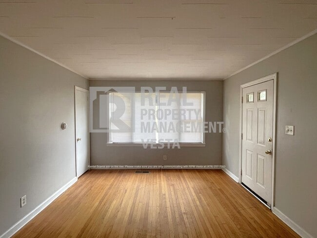 Photo - 2063 Bayswater Rd