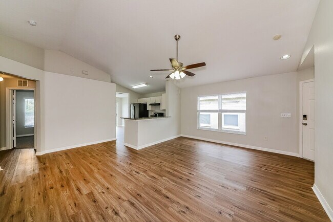 Photo - 727 Cristelle Jean Dr