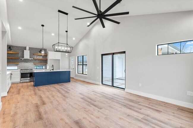 Photo - 205 Avenue None Ave