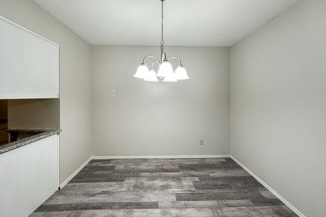 Photo - Gorgeous Upstairs 2 Bed 2 Bath In The Heart Of Norman!