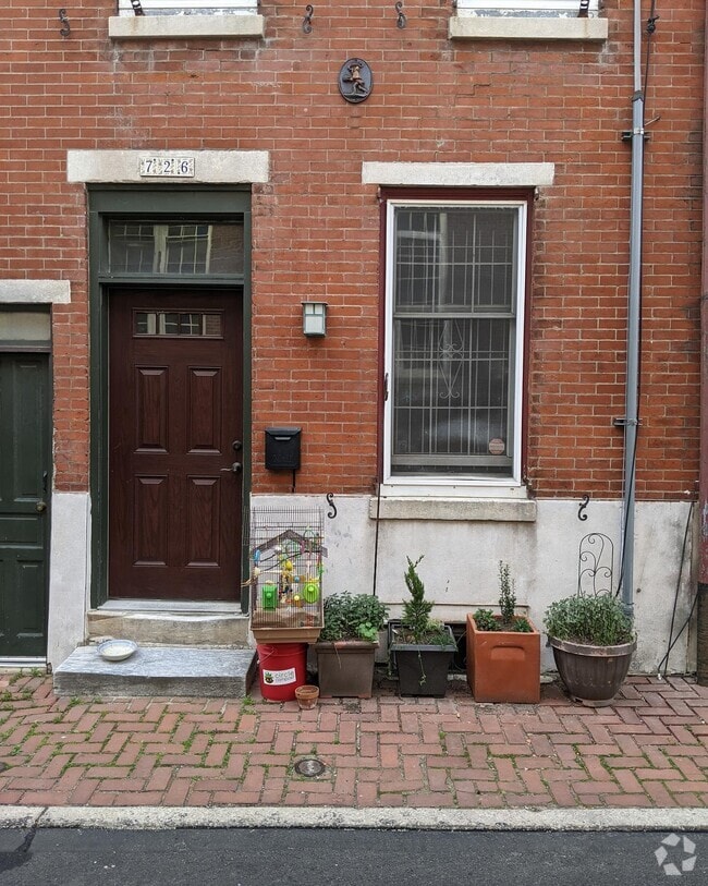 Building Photo - 726 N Bodine St Rental
