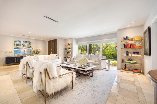 Photo - 7230 Vistalmar St