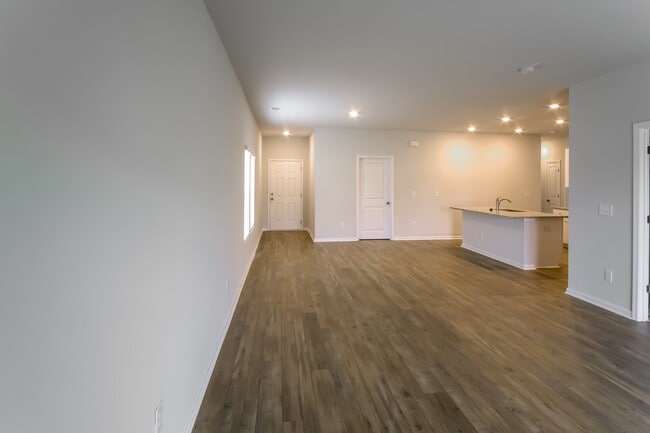 Photo - 692 Watercliff Dr