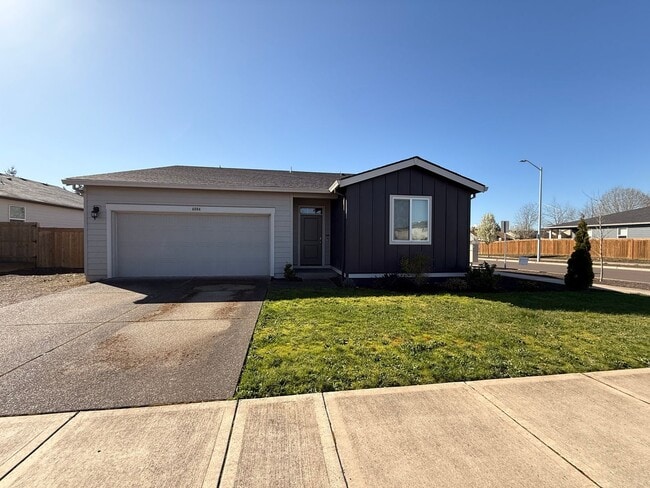 Photo - Newer single level 3 bed 2 bath home in NE Salem