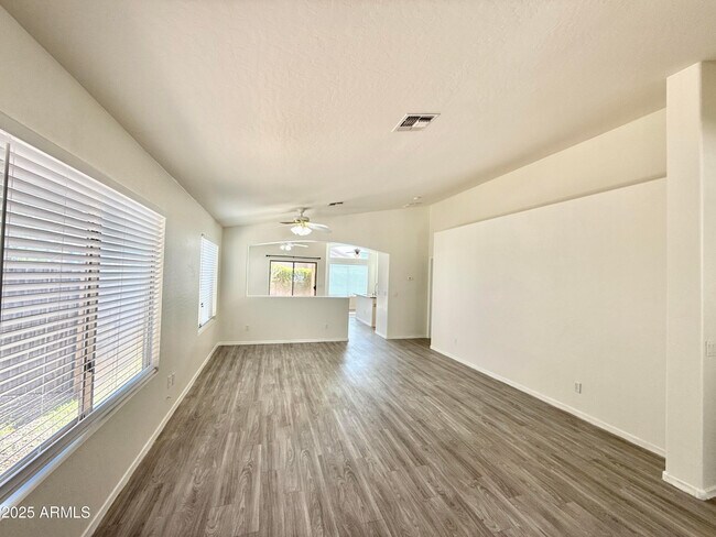 Photo - 13719 W Keim Dr