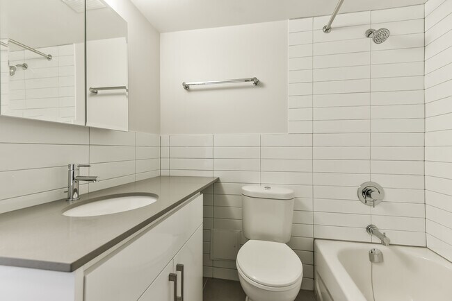 Photo - Prince Arthur Unit 01602