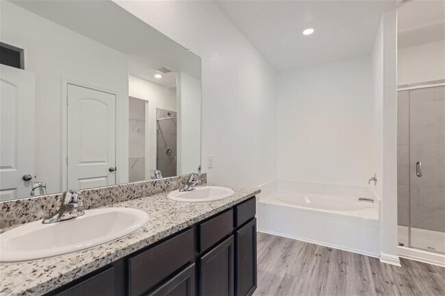 Photo - 124 Maywood Ln